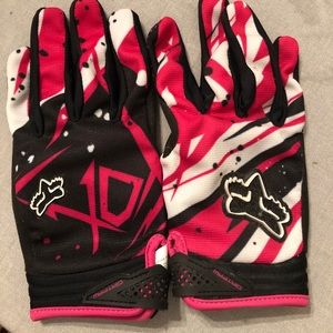 Woman’s Fox racing gloves